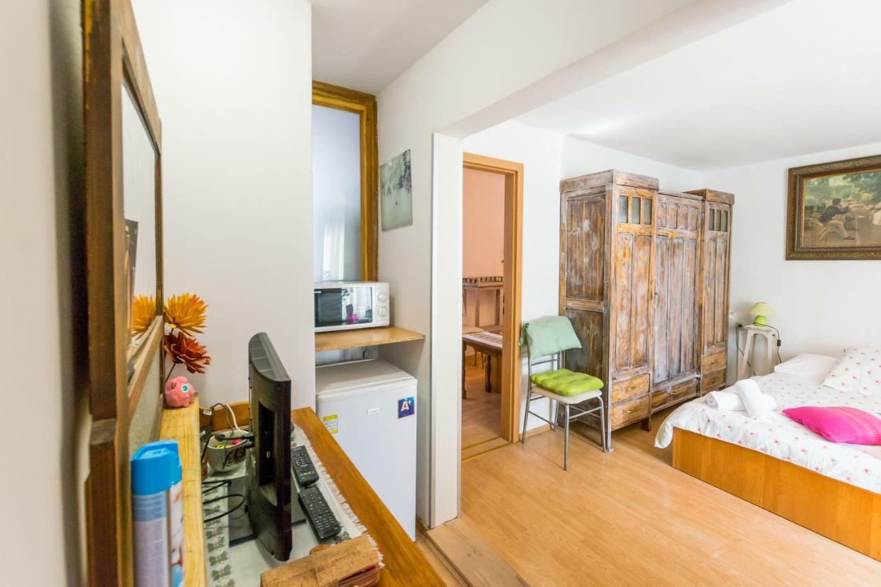 Beautiful Rustical Apt Ana In The Heart Of Ровінь Екстер'єр фото
