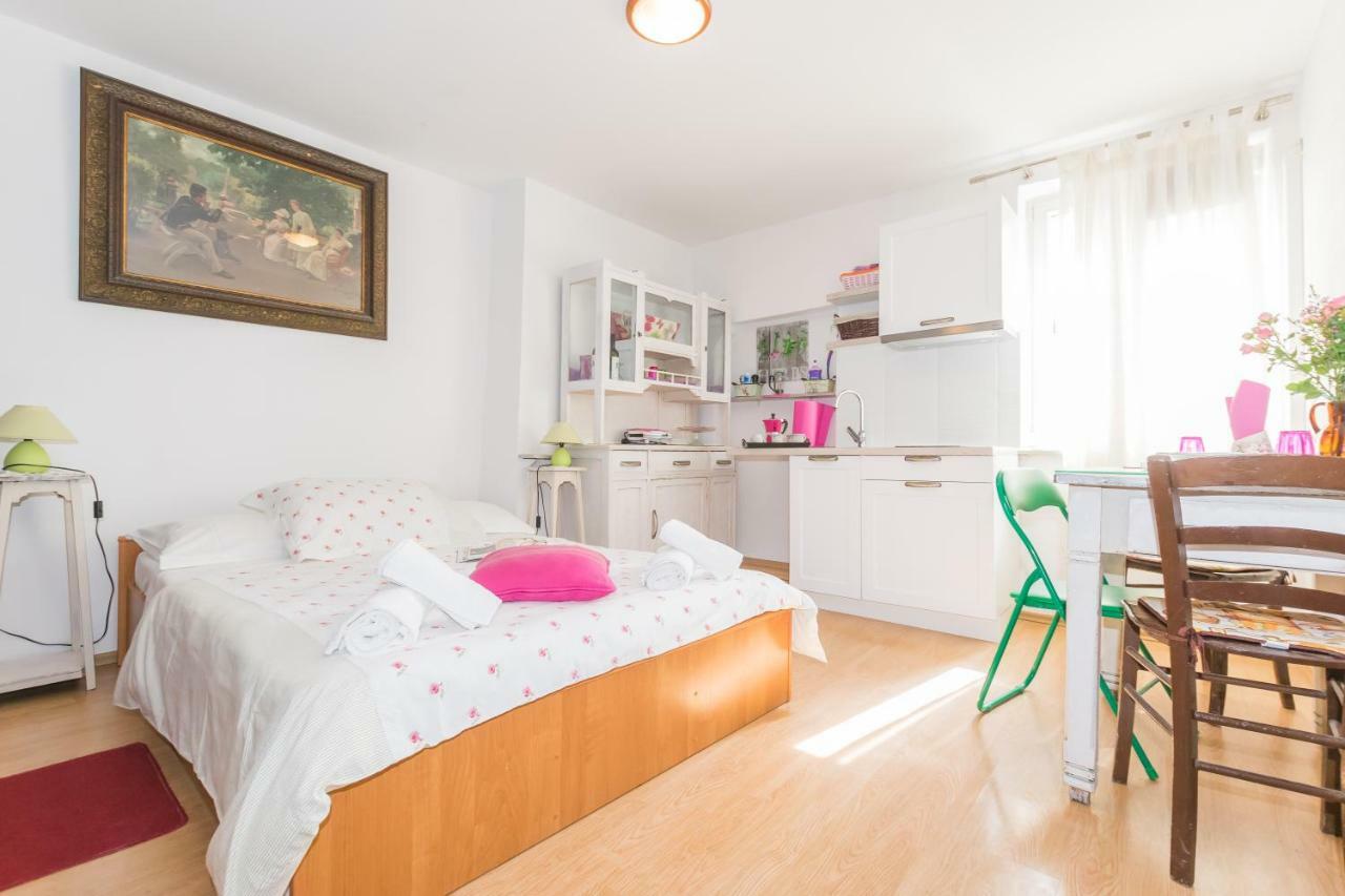 Beautiful Rustical Apt Ana In The Heart Of Ровінь Екстер'єр фото