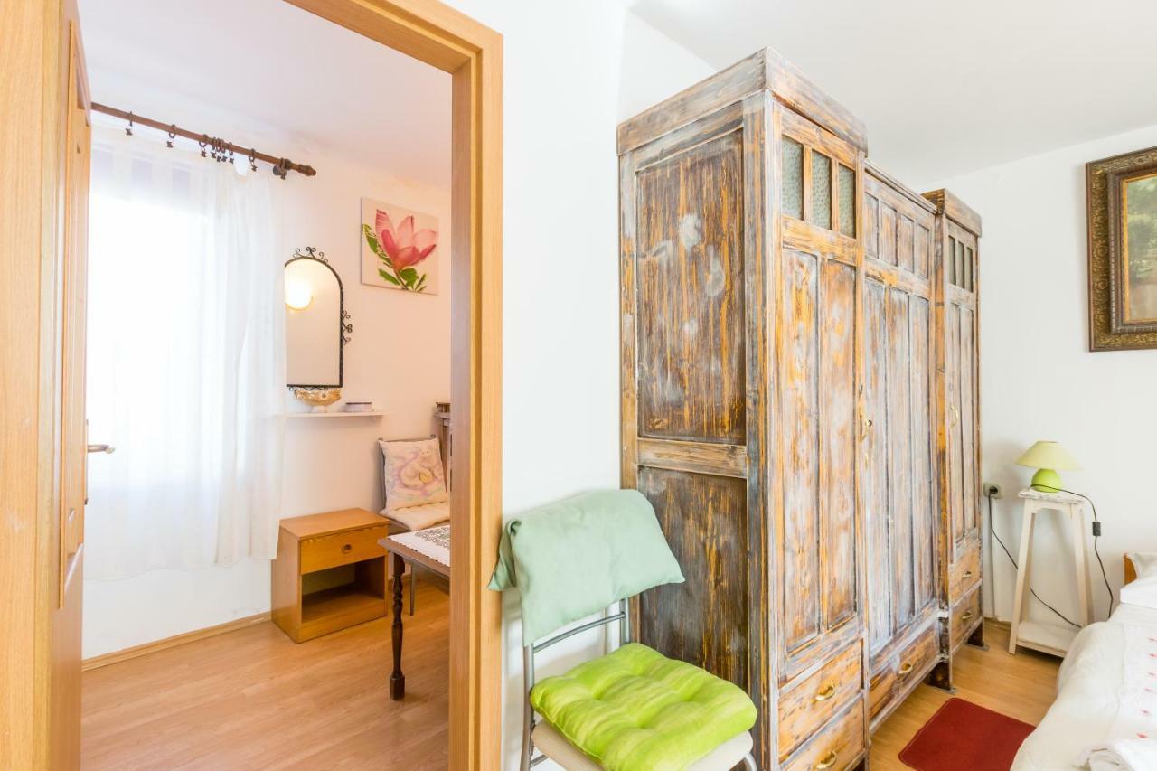 Beautiful Rustical Apt Ana In The Heart Of Ровінь Екстер'єр фото
