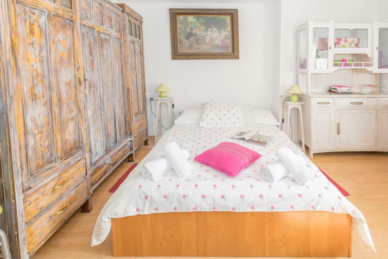 Beautiful Rustical Apt Ana In The Heart Of Ровінь Екстер'єр фото