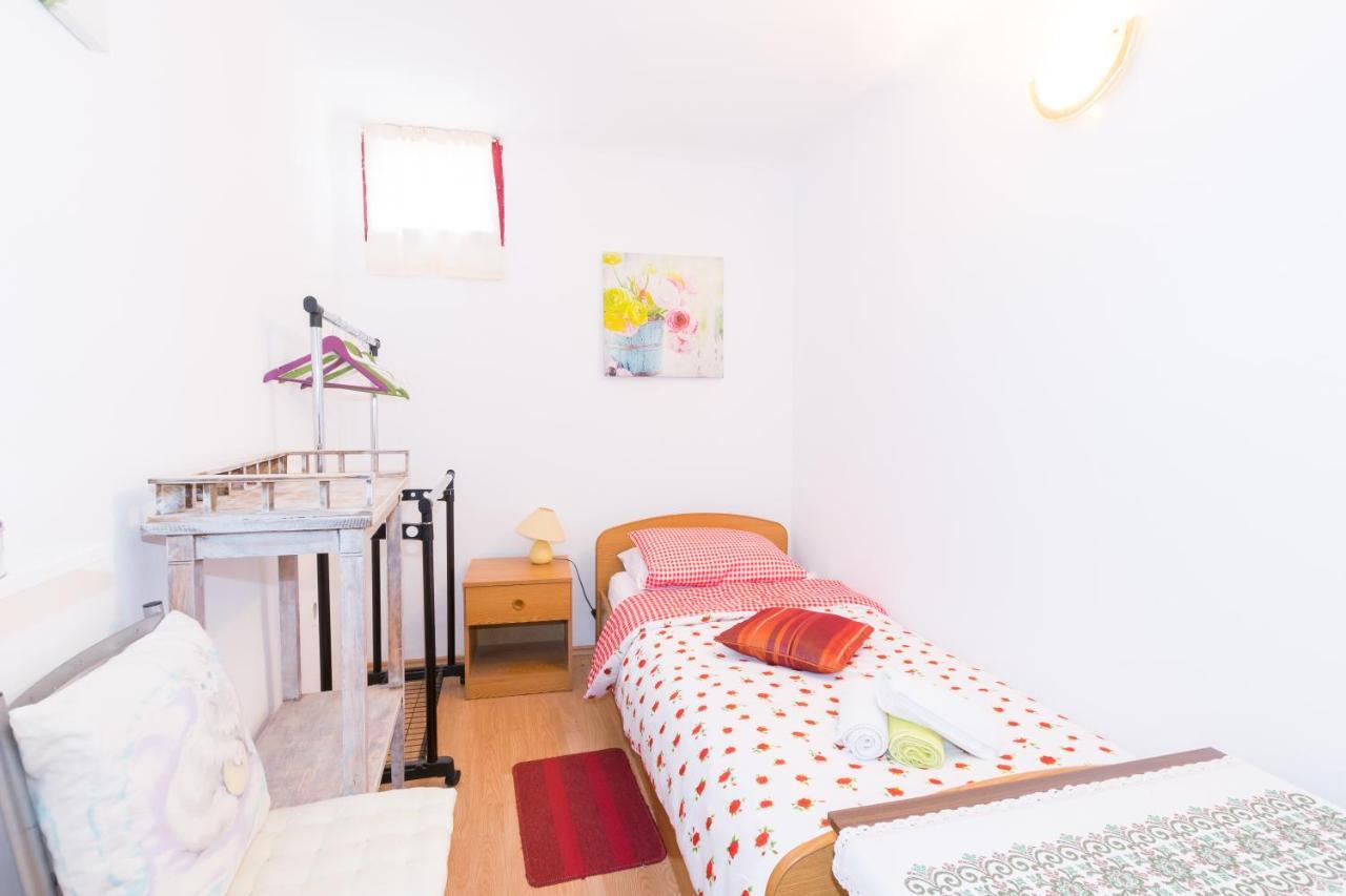 Beautiful Rustical Apt Ana In The Heart Of Ровінь Екстер'єр фото